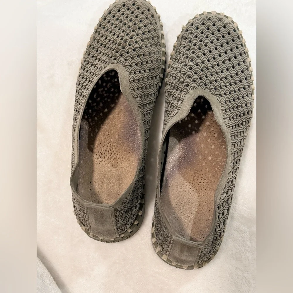 Ilse Jacobsen Tulip 40 Olive Perforated Slip On Comfort Flats